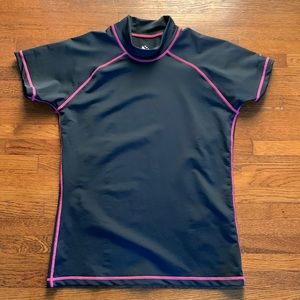 ⭐️Women’s Rashguard by Burnside * XL